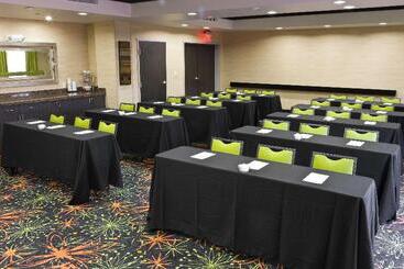 هتل Hampton Inn & Suites Tulsa/central