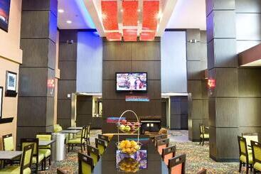 هتل Hampton Inn & Suites Tulsa/central