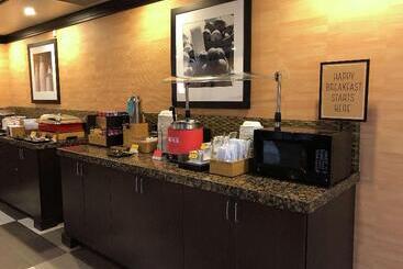 هتل Hampton Inn & Suites Tulsa/central