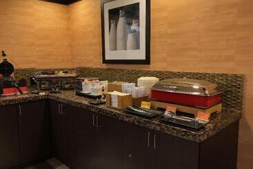 هتل Hampton Inn & Suites Tulsa/central