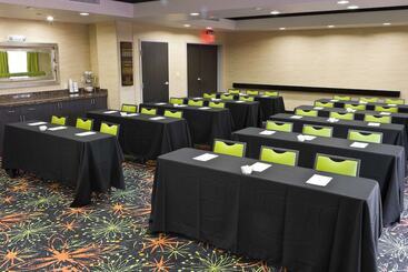 هتل Hampton Inn & Suites Tulsa/central