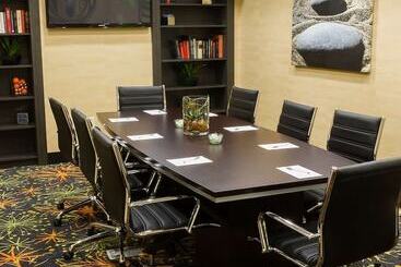 هتل Hampton Inn & Suites Tulsa/central