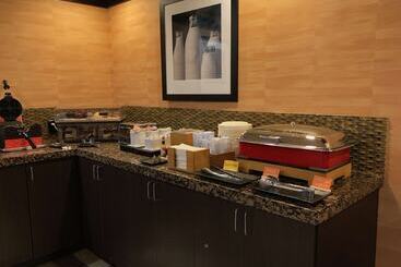 هتل Hampton Inn & Suites Tulsa/central