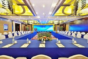 هتل Luxemon Xinjiang Hongfu