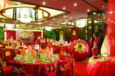هتل Luxemon Xinjiang Hongfu