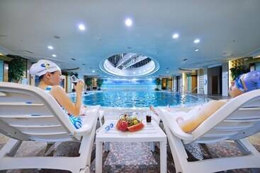 هتل Luxemon Xinjiang Hongfu