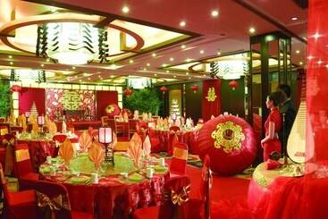 هتل Luxemon Xinjiang Hongfu