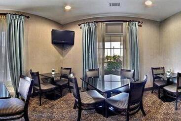 هتل Magnolia Inn And Suites Pooler