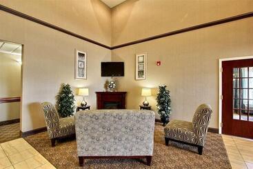 هتل Magnolia Inn And Suites Pooler