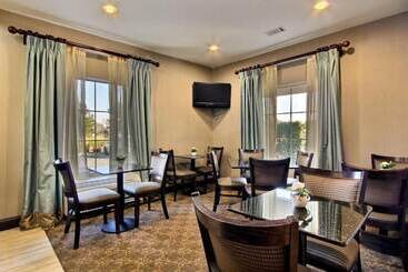 هتل Magnolia Inn And Suites Pooler