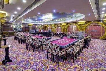 هتل Mayfair Spa Resort & Casino