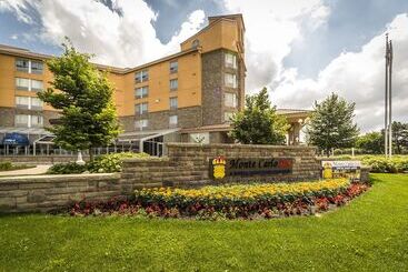 فندق Monte Carlo Inn & Suites Downtown Markham
