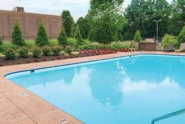 Radisson Hotel Freehold