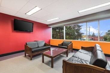 هتل Residence & Conference Centre   Hamilton