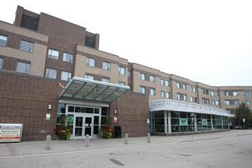 هتل Residence & Conference Centre   Hamilton