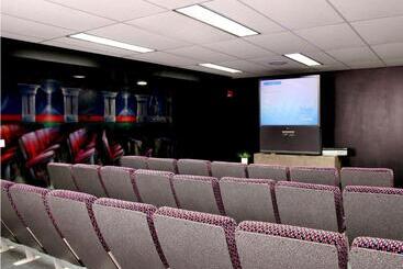 هتل Residence & Conference Centre Hamilton