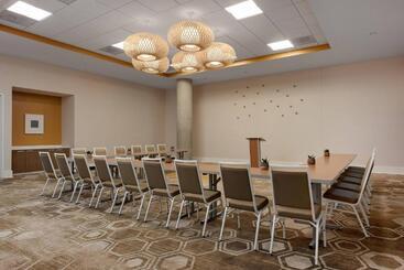 هتل Springhill Suites By Marriott Oceanside Beach