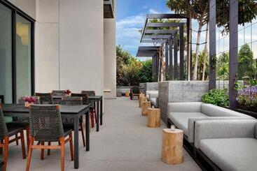 هتل Springhill Suites By Marriott Oceanside Beach