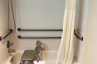 هتل Super 8 By Wyndham Gulfport Biloxi Airport