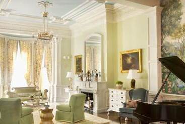 هتل The College Club Of Boston