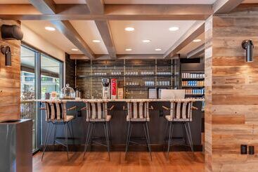 هتل The Incline Lodge