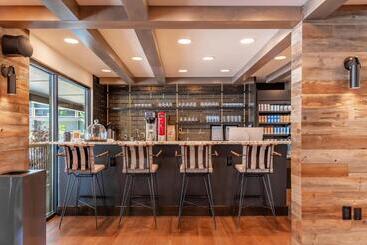 هتل The Incline Lodge