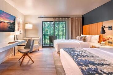 هتل The Incline Lodge