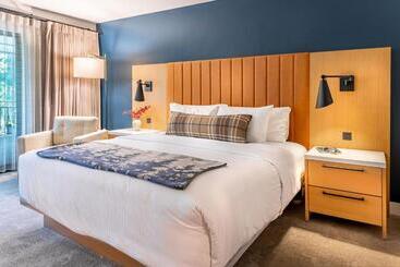هتل The Incline Lodge