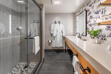 هتل The Incline Lodge