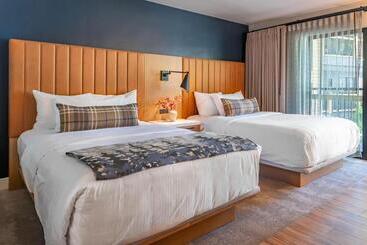 هتل The Incline Lodge
