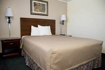هتل Travelers Inn