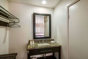Motel 6 Monterey Park