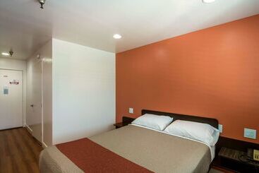 Motel 6 Monterey Park