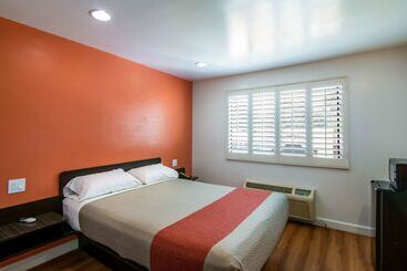 Motel 6 Monterey Park
