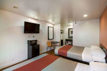 Motel 6 Monterey Park