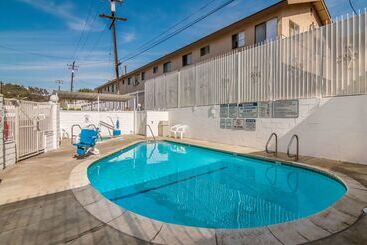 Motel 6 Monterey Park