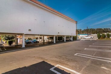Motel 6 Monterey Park
