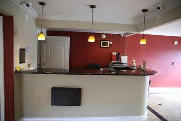 مُتل Chateau Inn & Suites