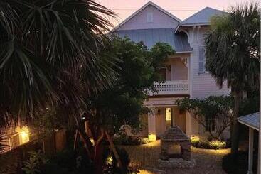Port D'hiver Bed And Breakfast