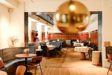 هاستل Lieperts Cafè Dinners