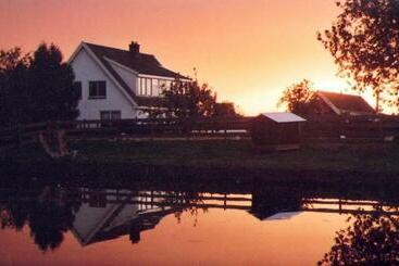 تختخواب و صبحانه The Waverly House