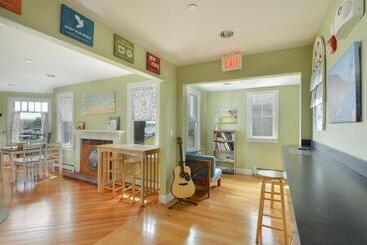 Hi   Hyannis Hostel