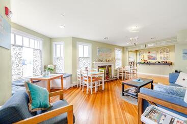 Hi Hyannis Hostel