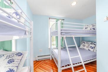Hi   Hyannis Hostel