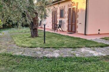 هتل Agriturismo La Vecchia Quercia