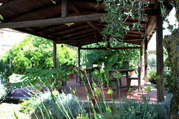 هتل Agriturismo La Vecchia Quercia