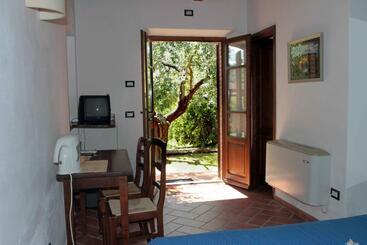 هتل Agriturismo La Vecchia Quercia
