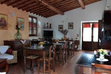 هتل Agriturismo La Vecchia Quercia
