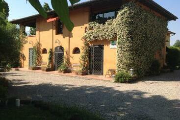 هتل Azienda Agrituristica Santissima Trinità