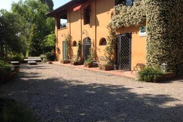هتل Azienda Agrituristica Santissima Trinità